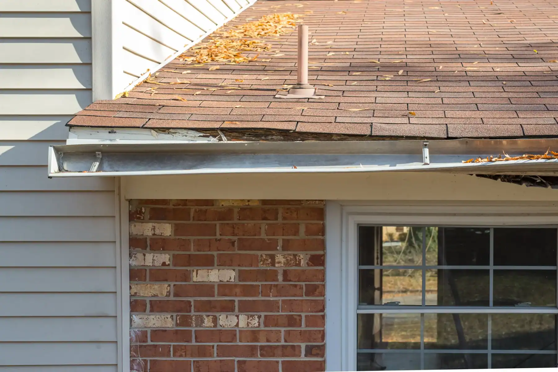 Warning Signs That Your Gutters Need Immediate Attention